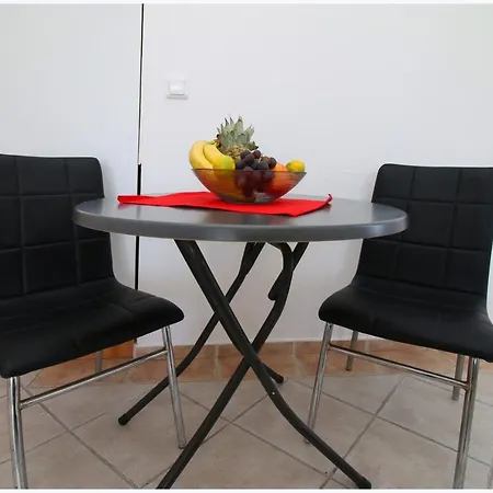 Leo Apartment