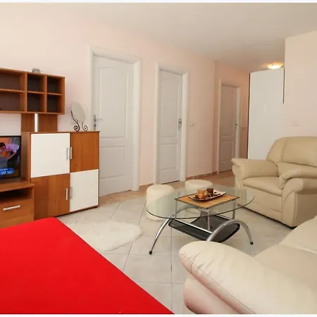 Apartment Leo *